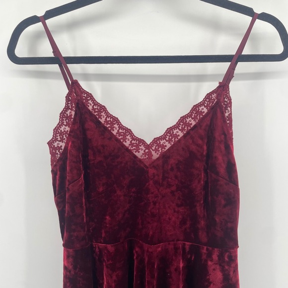Forever 21 Dresses & Skirts - Forever 21 Velvet Mini Dress Womens Medium Burgundy Lace Trim Fit Flare Holiday